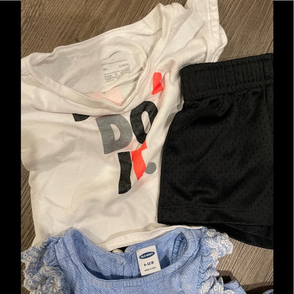 2/$15 Set of 2 outfits Nike and Old Navy 12M - Picture 2 of 3